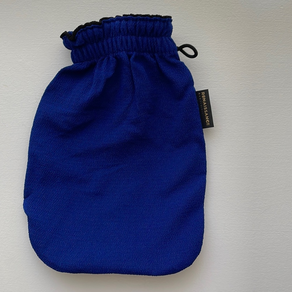 NWT. Exfoliating mitt.
